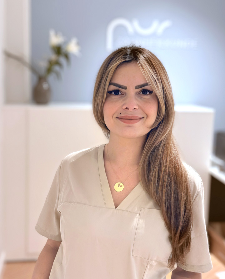 Zahnmedizinische Fachangestellte Samanta Özer – pur ZAHNHEILKUNDE Praxis